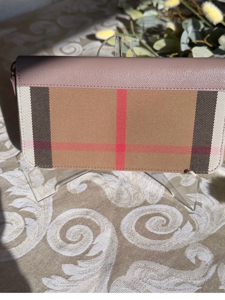 Burberry Nwt Original Tags Plaid Full Zip Around Wallet $690 Retail